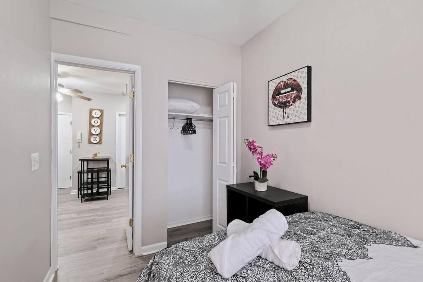 Stunning 2br In Center *