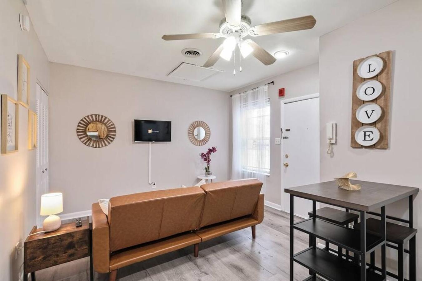 Stunning 2br In Center * Philadelphia