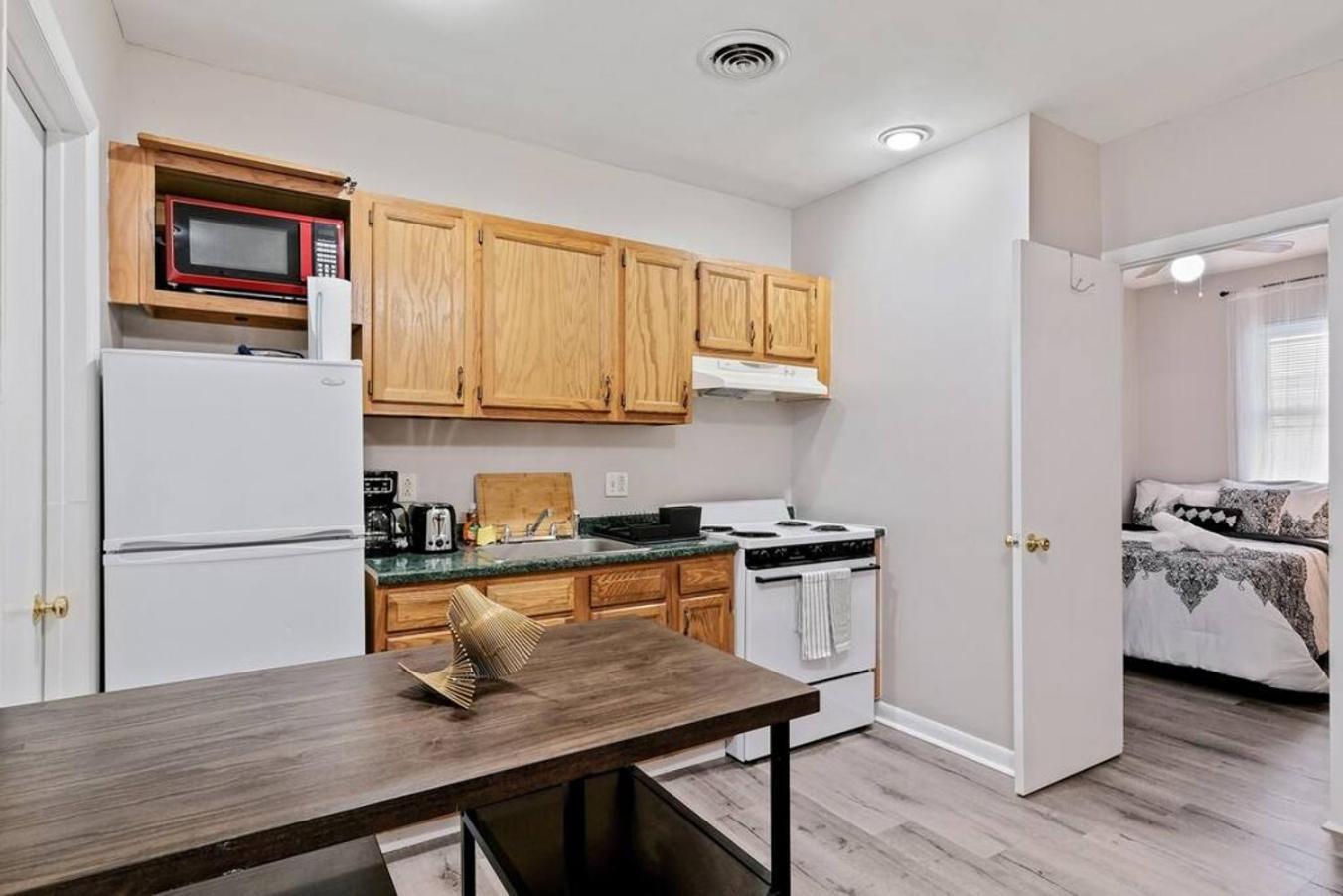 Stunning 2br In Center