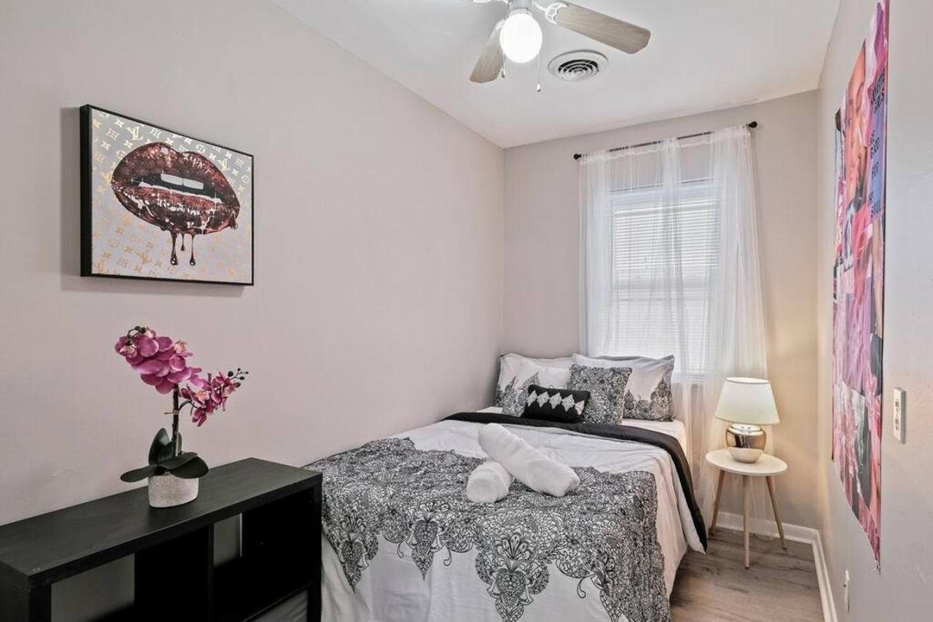 Stunning 2br In Center Apartment *