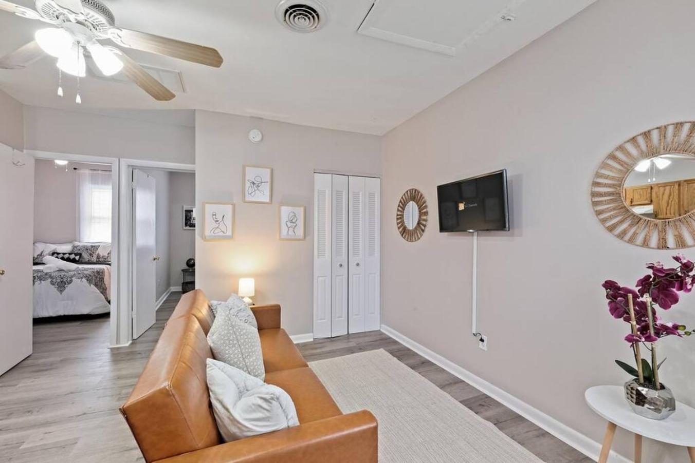 Stunning 2br In Center *