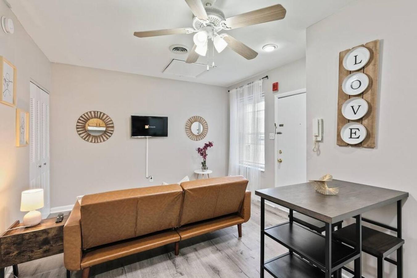 Stunning 2br In Center