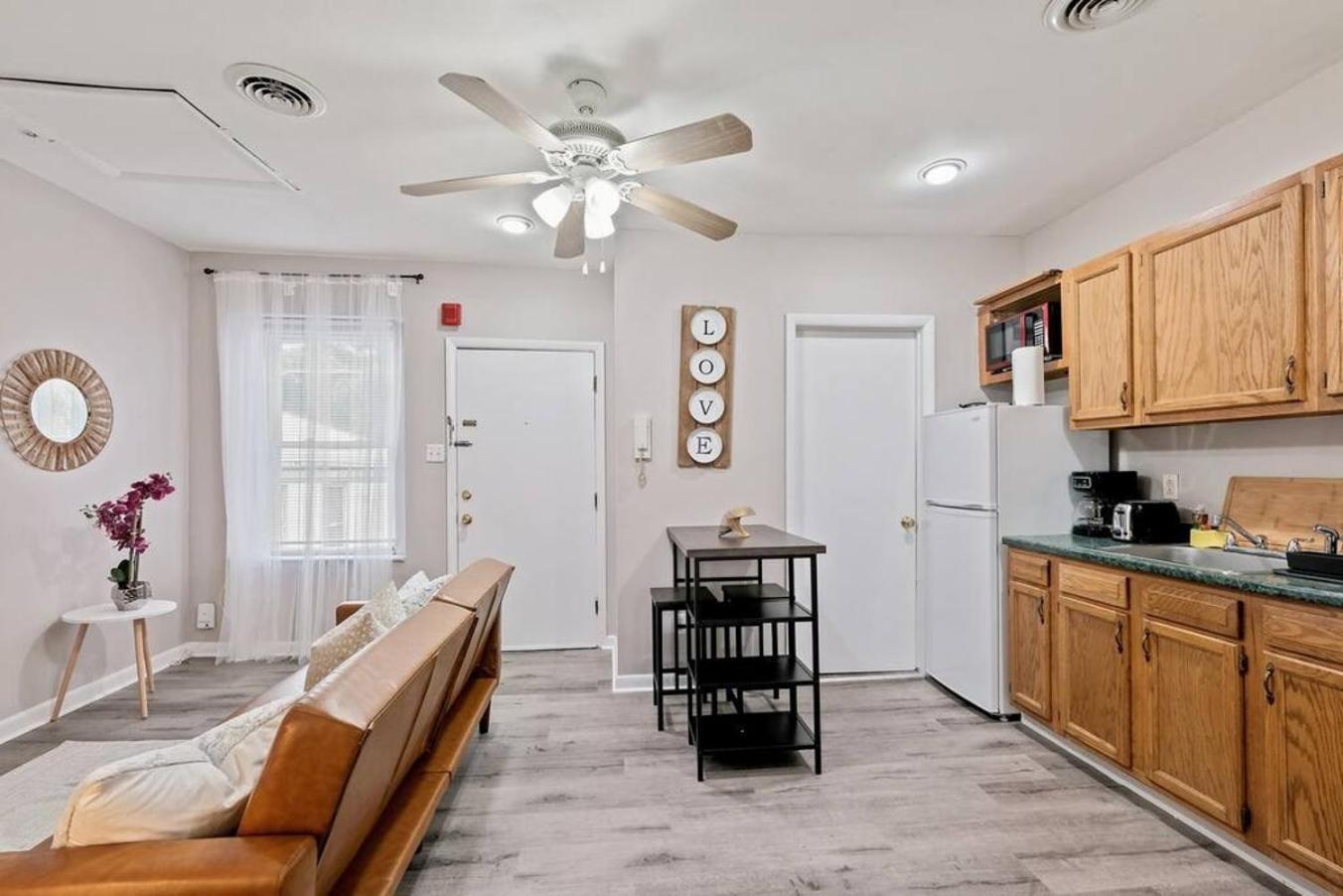 Stunning 2br In Center Apartment *