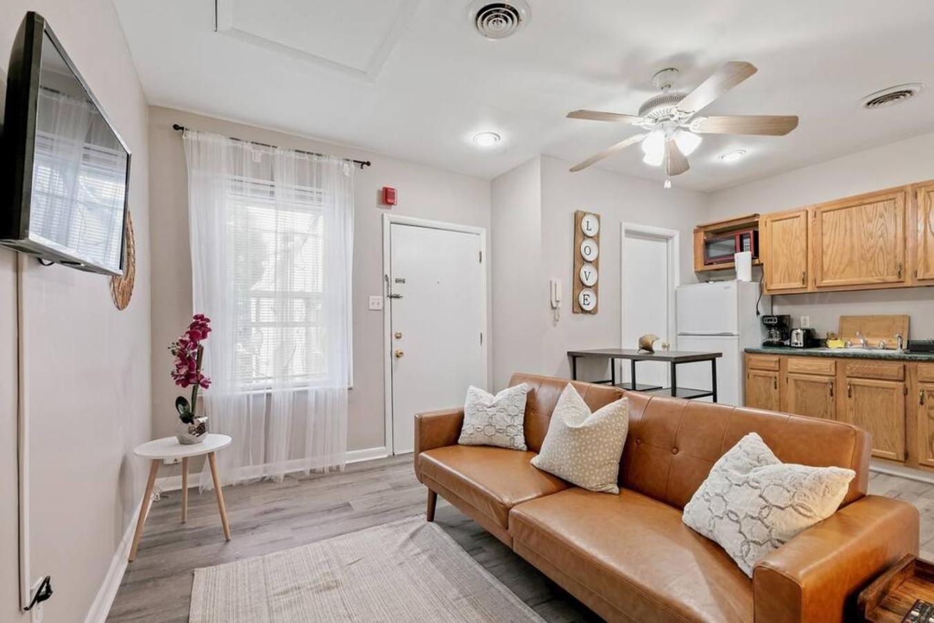 Stunning 2br In Center Philadelphia
